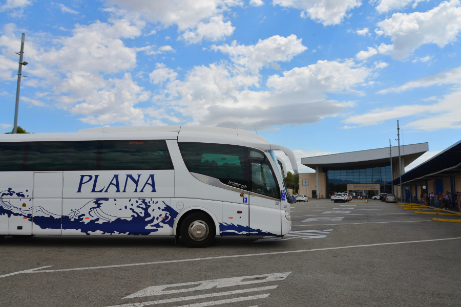 BusPlana activa la temporada alta en els trajectes Costa Daurada-Estació Camp de Tarragona
