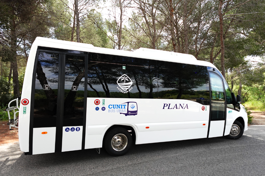 Cunit estrena nuevo autobús urbano y amplía la cobertura del servicio en Costa Cunit